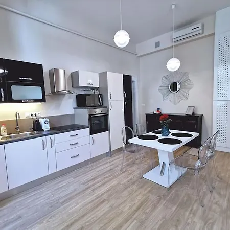 Luxury Near Astoria With Ac Apartamento Budapeste