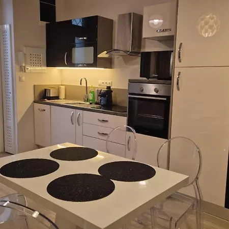 Luxury Near Astoria With Ac