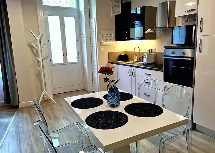 Luxury Near Astoria With Ac Budapeşte
